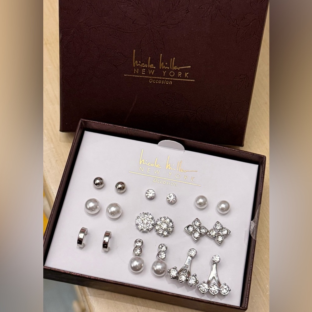 ♥️NIB NICOLE MILLER EARRING SET♥️